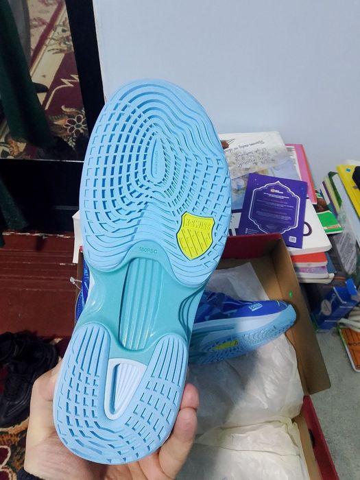 38 размер кросовка спортивный из Амереки  превезли женские оригинал.