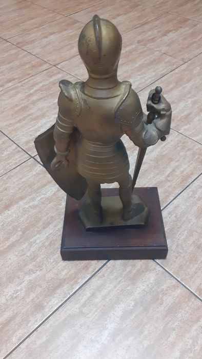 Cavaler cruciat medieval statuetă metalică