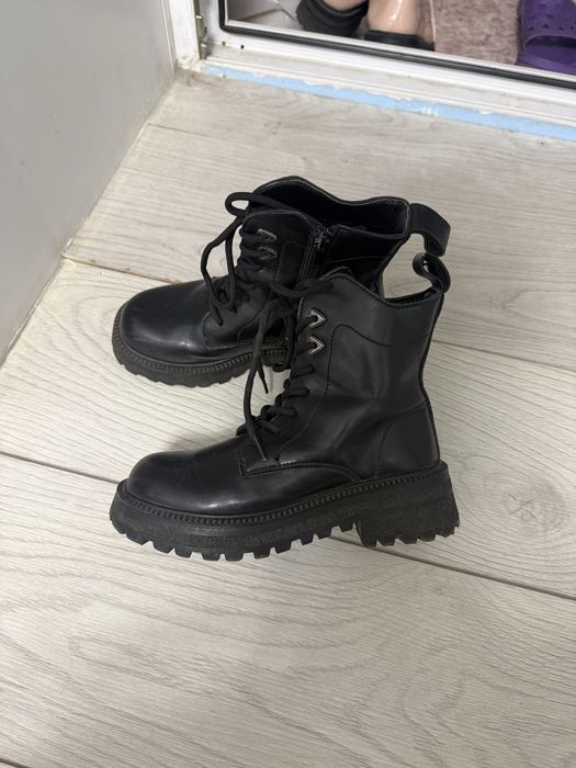 Продам весенние сапоги для девочки