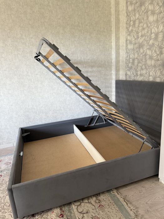 Кровать с механизмом