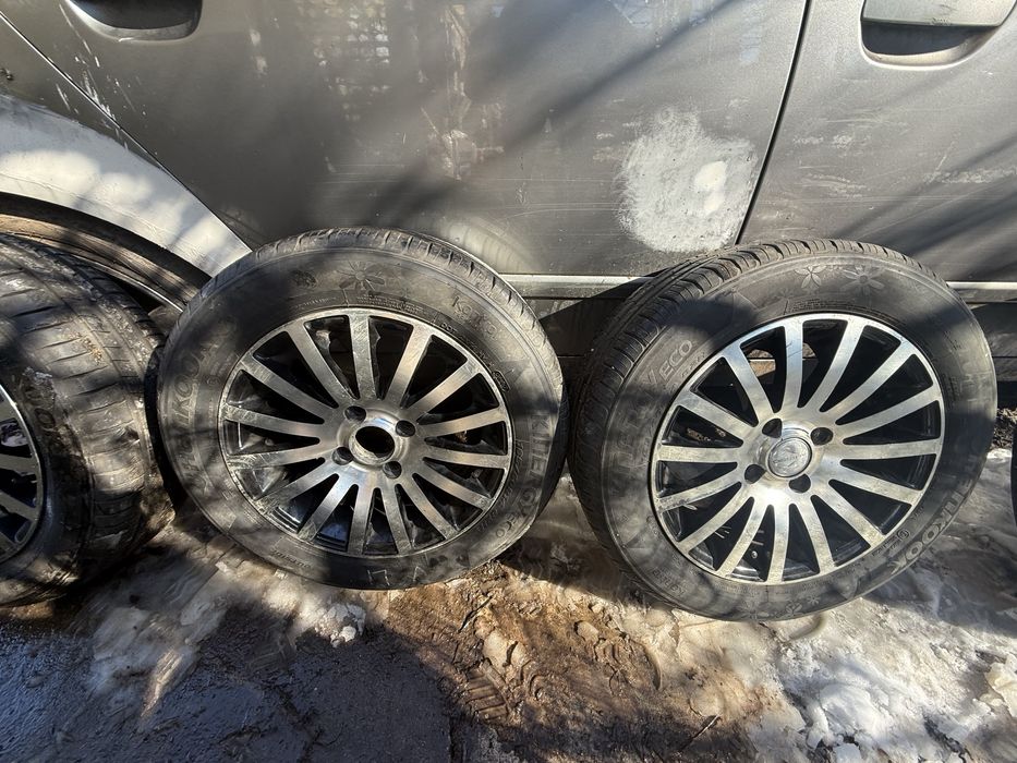 Продавам комплект 4-броя алуминиеви джанти с гуми-14 цола