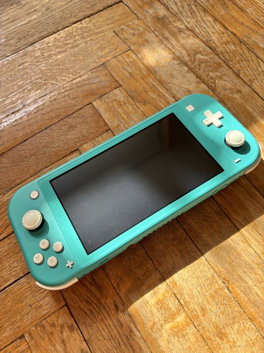 Nintendo Switch Lite + Carry Case