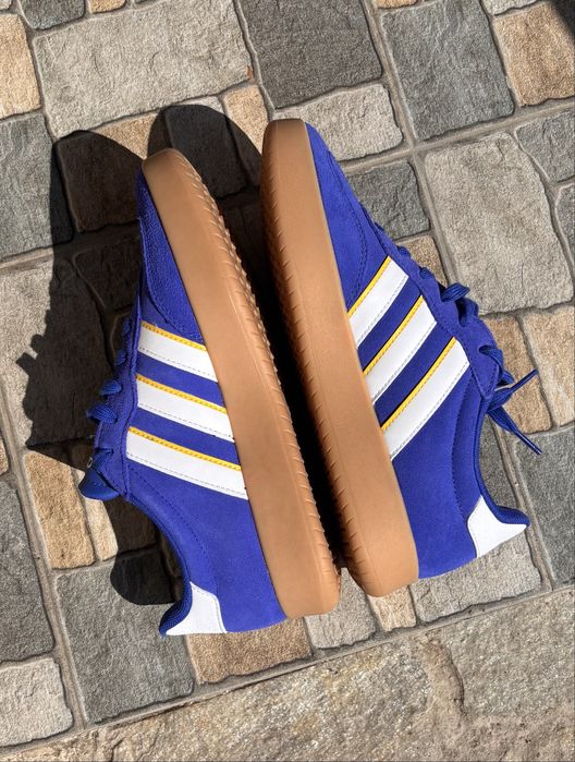 Чисто нови маратонки adidas