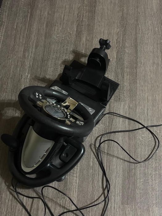 Продам игровой руль Sven GC-W800