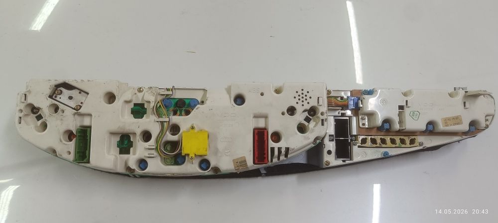 Продам щиток приборов Ауди а6 с4