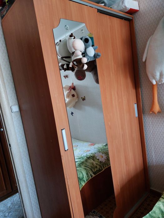 Продам шифонер с зеркалом