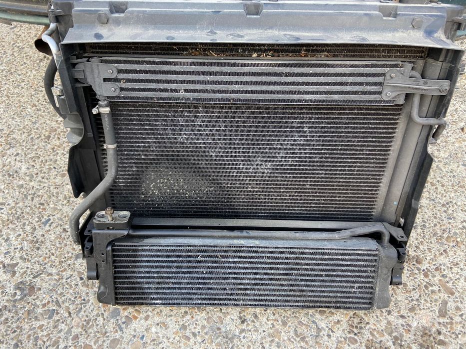 Radiator radiatoare apa uleiventilator răcitor ulei BMW M5 M6 E60 V10