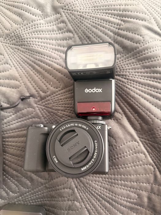 Sony ZV-E10 + много аксесоари – отлично състояние