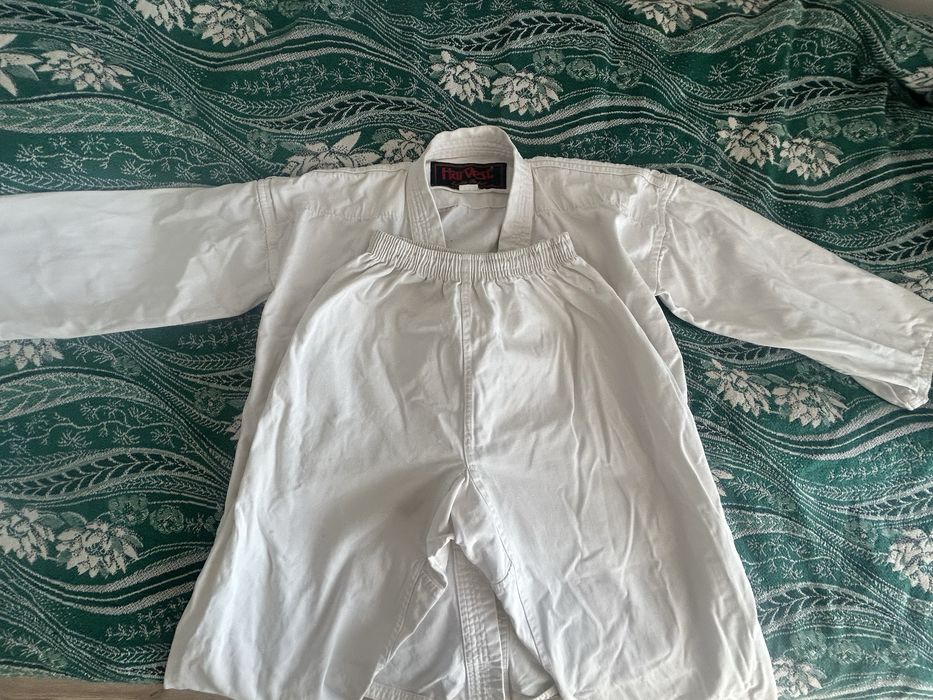 Продам кимано размер 4/170