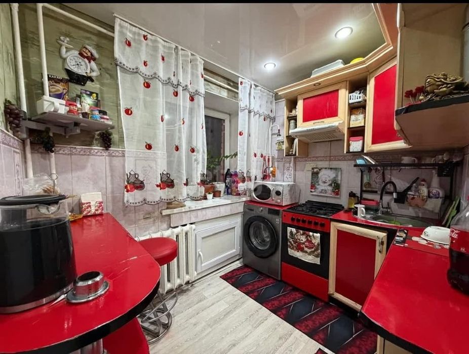 Продам 4-х кв в самом центре крыша новая