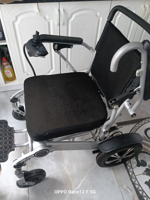 Căruț electric persoane cu dizabilități