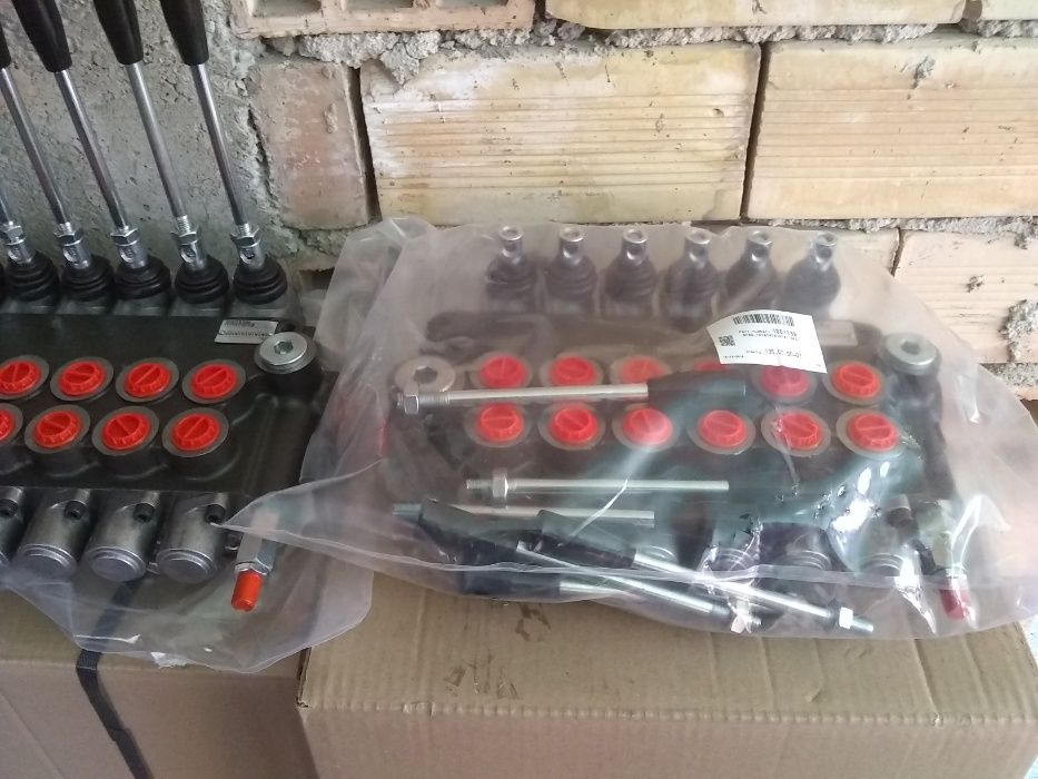 Хидравлични разпределители и помпи