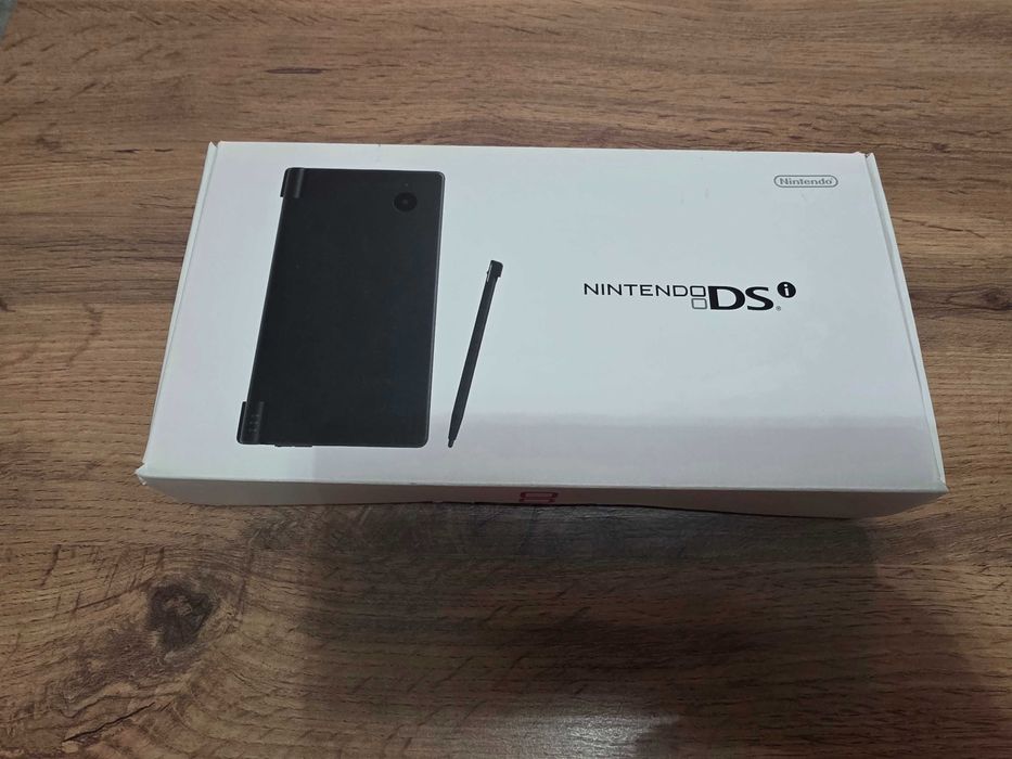 Продам новую Nintendo DSi Black