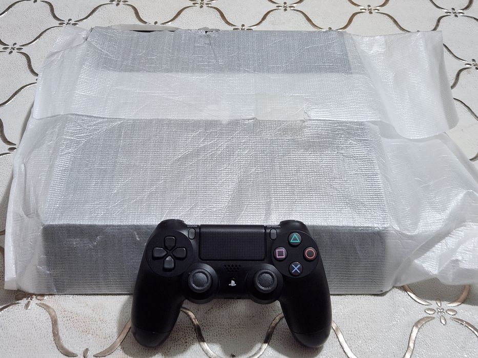 Sony PS4 pro alo holatda
