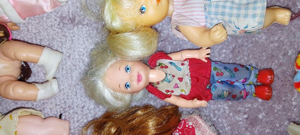 84 de păpușele preț 300 lei s-au 10 lei bucata