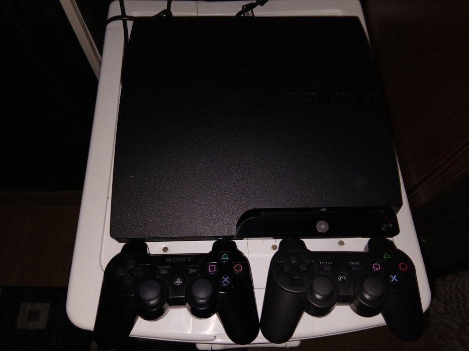 Vând PlayStation 3