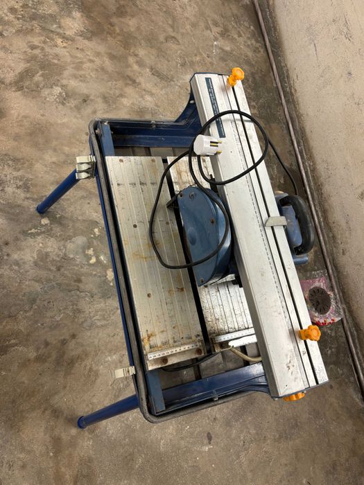 Машина за рязане на камък и плочки