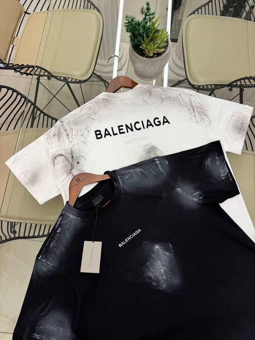 Модерни мъжки тениски BALENCIAGA – стил, комфорт и перфектна визия за лятото!