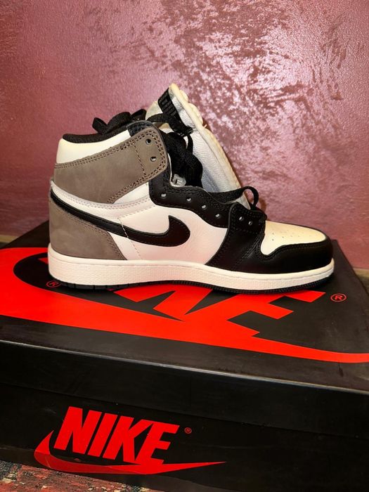 Jordan 1 high sneakers maro