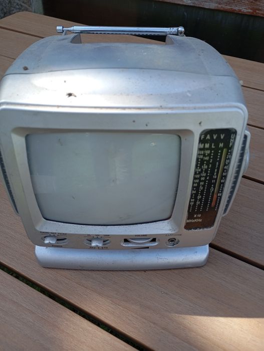 Tv -Radio-vintage Alb Negru cu baterii