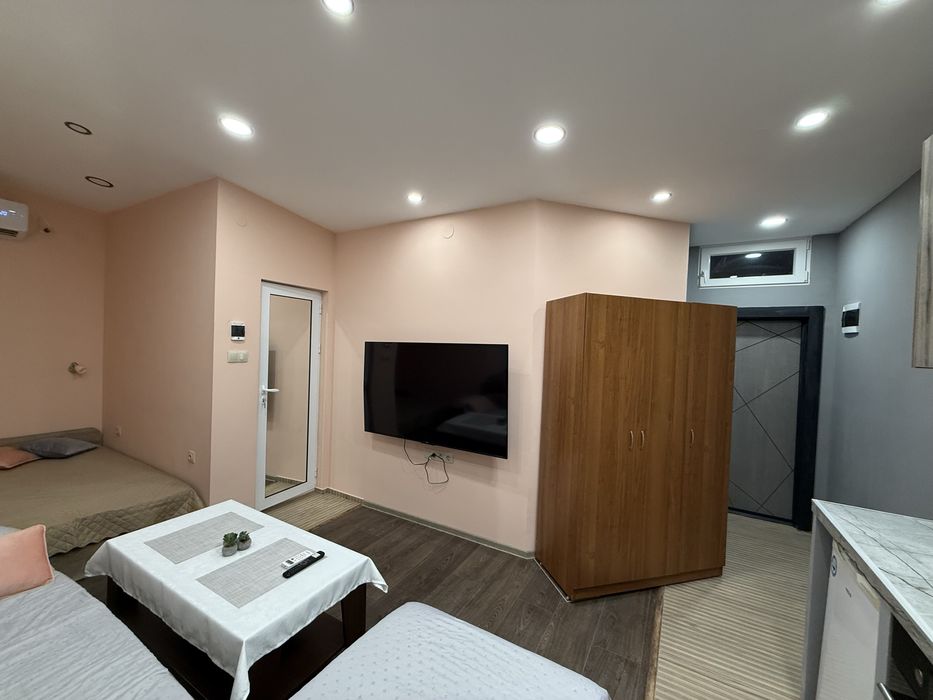 Дава се под наем Едностаен апартамент в Перник, Рено - 27 кв.м за 368.73 € - Снимка #1