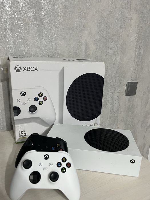 Продам Xbox Series S в отличном состяний