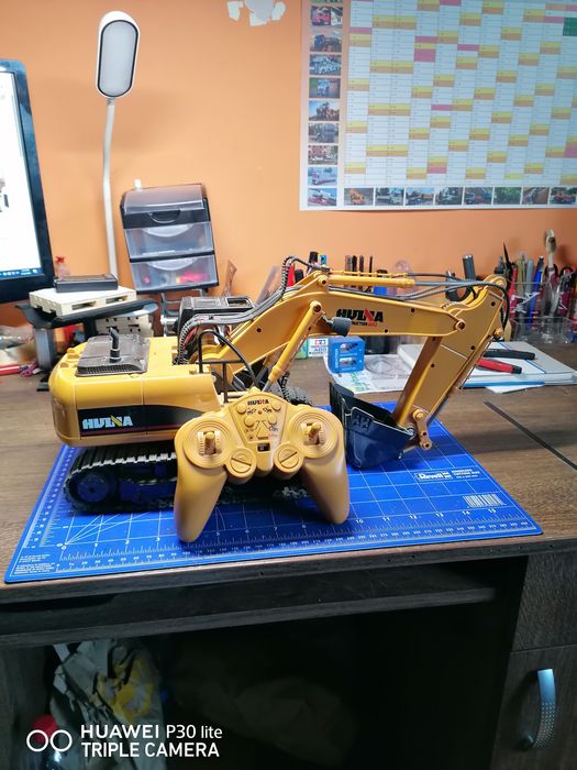 Vand excavator Huina 1555.