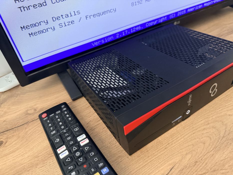 Малък компютър Fujitsu Futro S930