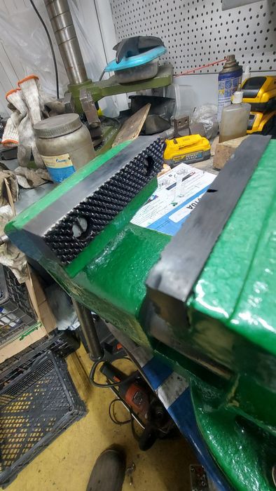 Тисы , тиски  СССР