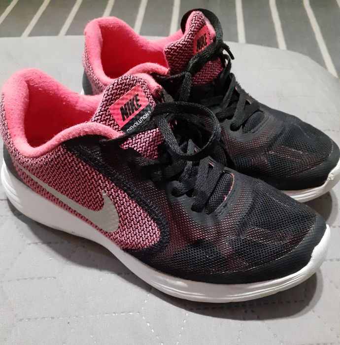 Маратонки Nike revolution 3