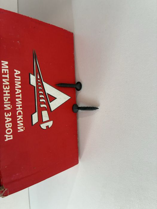 Продам саморезы новые в упаковках