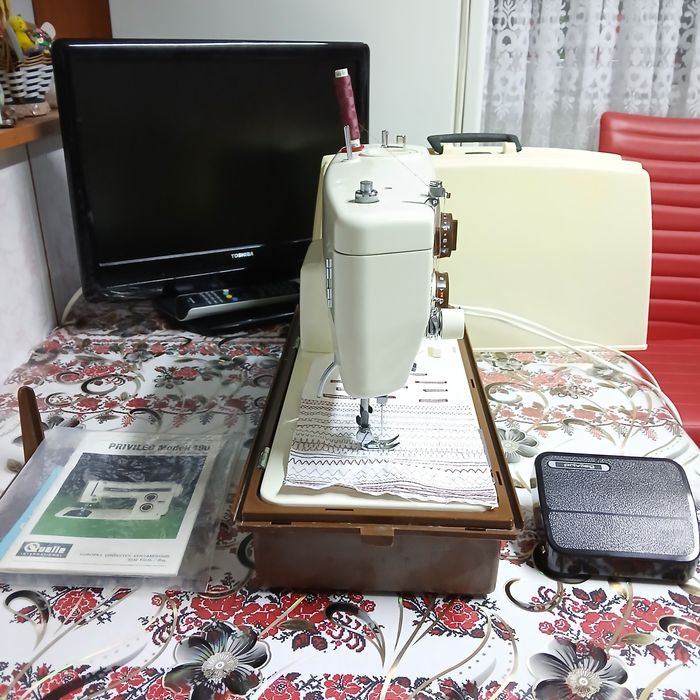 Masina de cusut PRIVILEG cu butoniera automata si multiple operatii