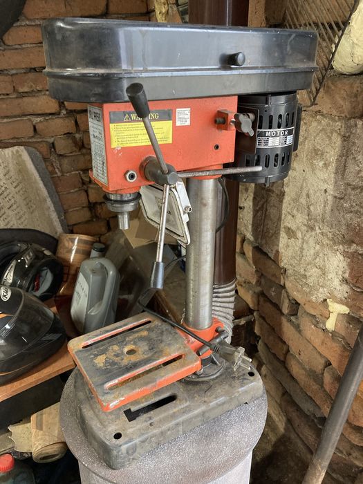 Masina gaurit cu coloana