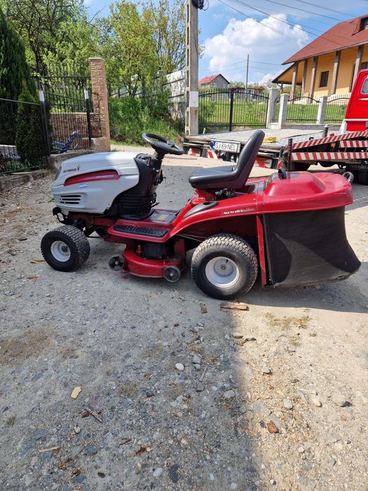Tractoras de tuns iarba