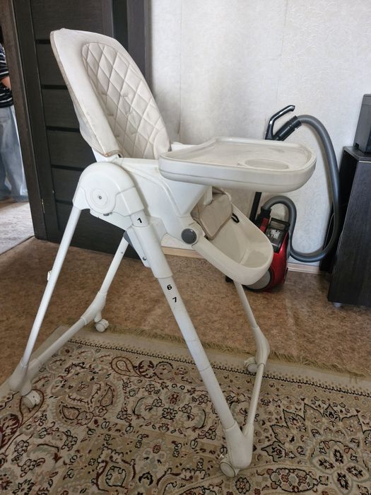 Продам столовое детское кресло