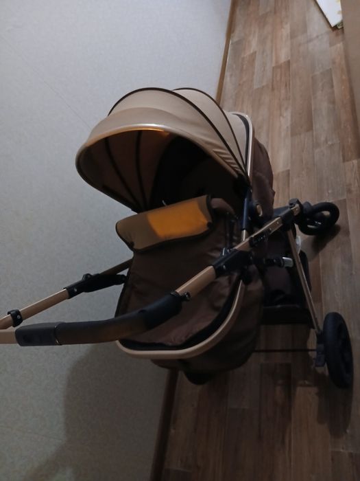 Продается недорого  коляска ванночка в подарок  на фото