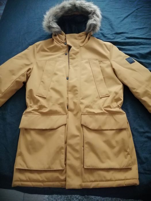 Geacă de iarnă cu glugă