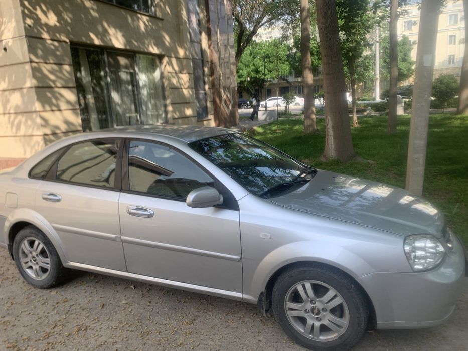Продается машина LACETTI (1.8) в хорошем состоянии.Хозяин продает.