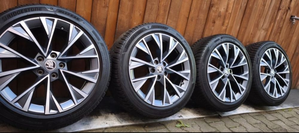 Set Roti Jante Iarna 18" Originale Skoda Superb 3 & 4, Dofida, Anvelope Bridgestone 235/45 R18