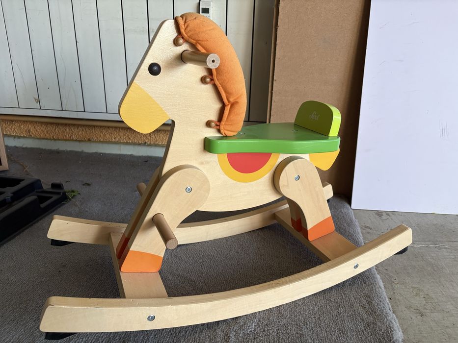 Дървено люлеещо се конче