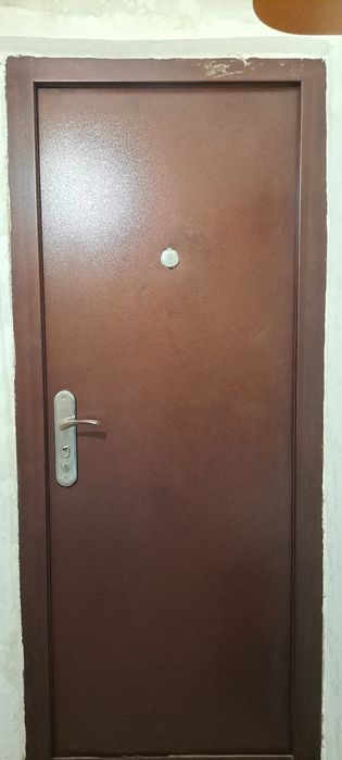 Дверь входная металлическая б/у