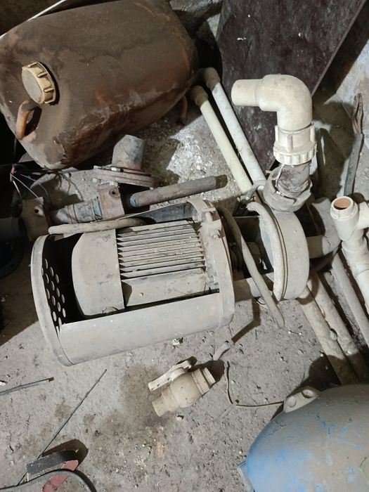 Нержавейка насос сотилади ишлайди камчилиги йук.