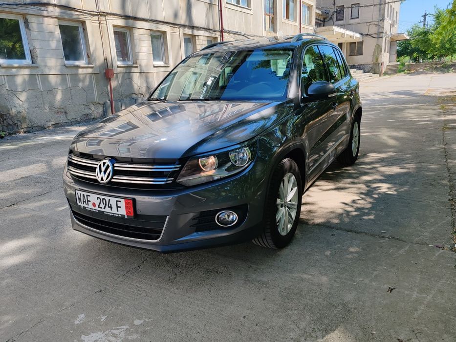 VOLKSWAGEN Tiguan