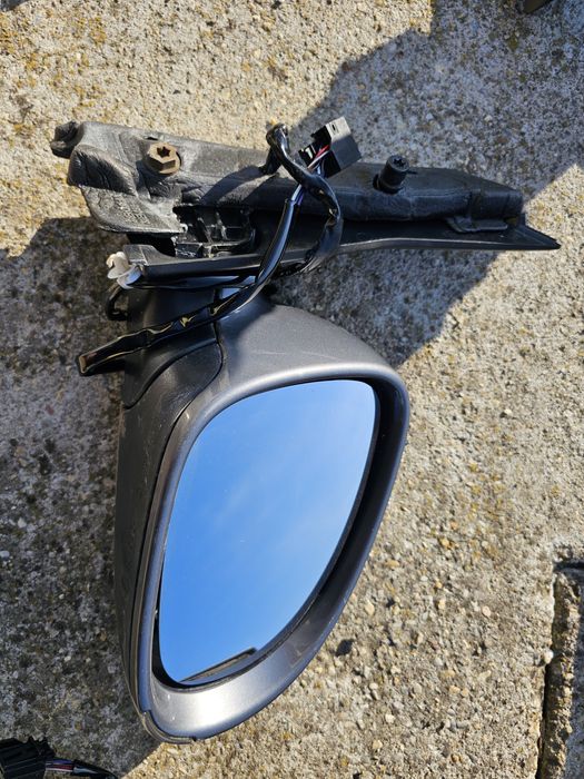 Vând oglinzi stanga dreapta rabatabile electric pentru  vw golf 5 plus