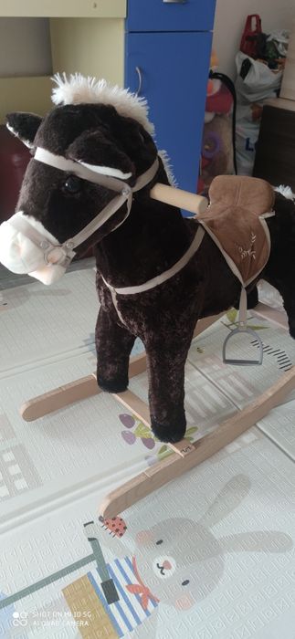 Люлеещо се музикално конче