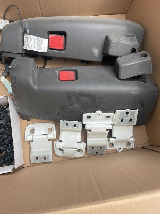 Кори за товарен отсек, клипсове,буфери задна броня