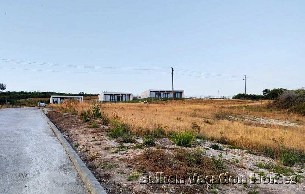 Нова, нискоенергийна къща на 4 км от Албена