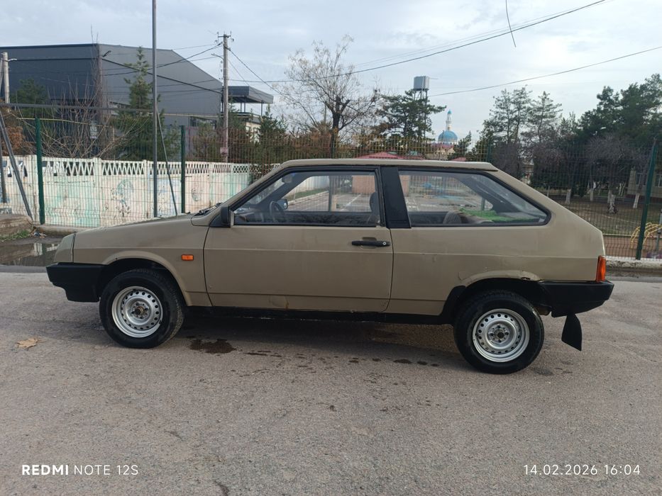 Лада Ваз 2108 Спутник 1987 года.