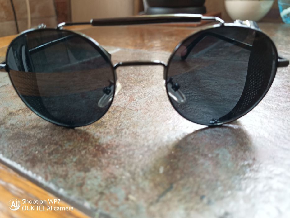 Слънчеви очила със згаваеми решетки