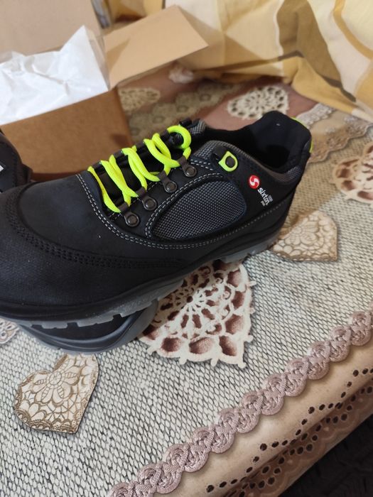 Работни обувки чисто нови